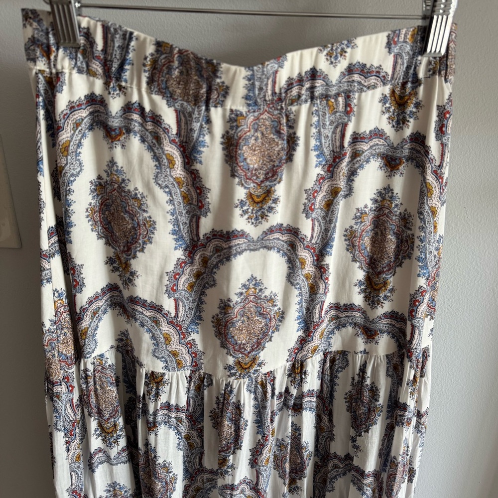 H&M Cream & Floral Paisley Print Boho Festival Long Tiered Flowy Maxi Skirt Sz 6 - Picture 8 of 9